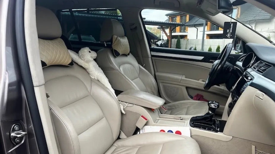 SKODA Superb -