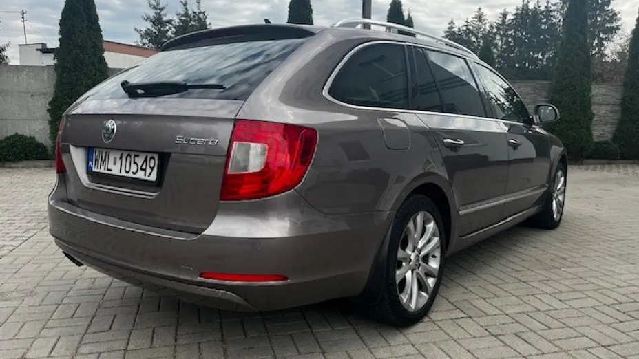 SKODA Superb -