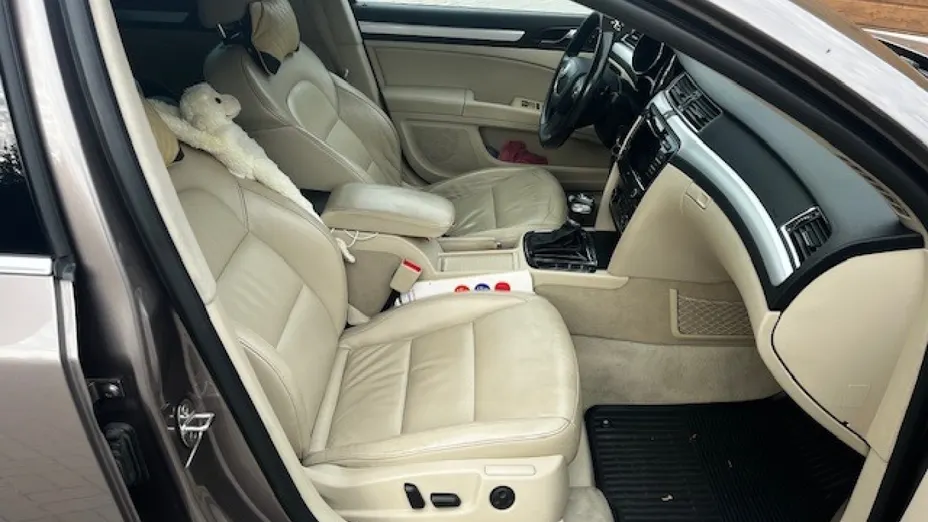 SKODA Superb -