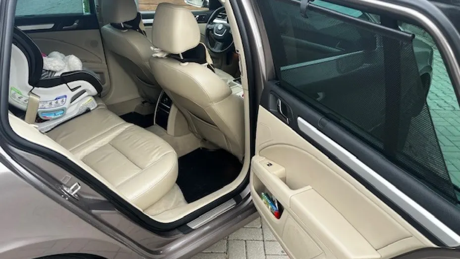 SKODA Superb -