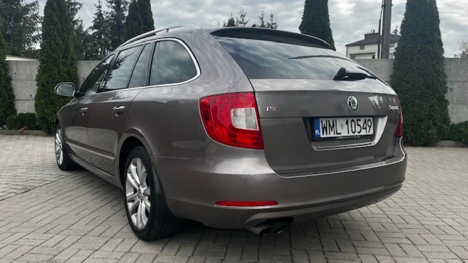 SKODA Superb -