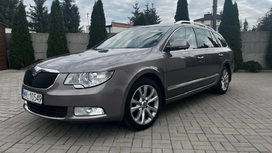 SKODA Superb -