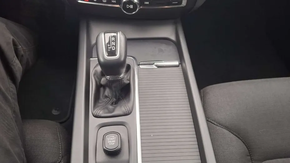 VOLVO V60 -