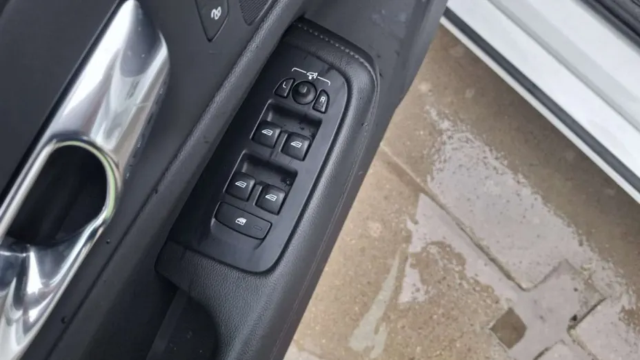 VOLVO V60 -