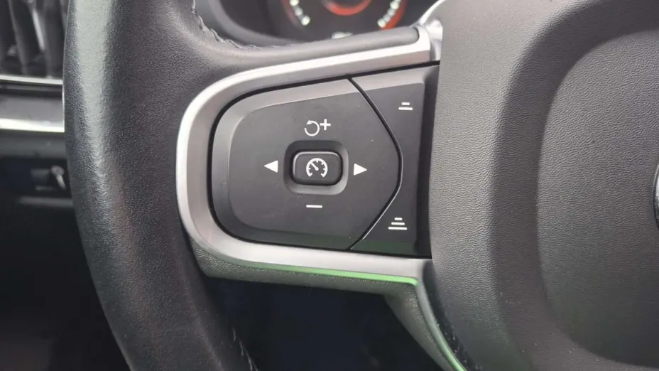VOLVO V60 -