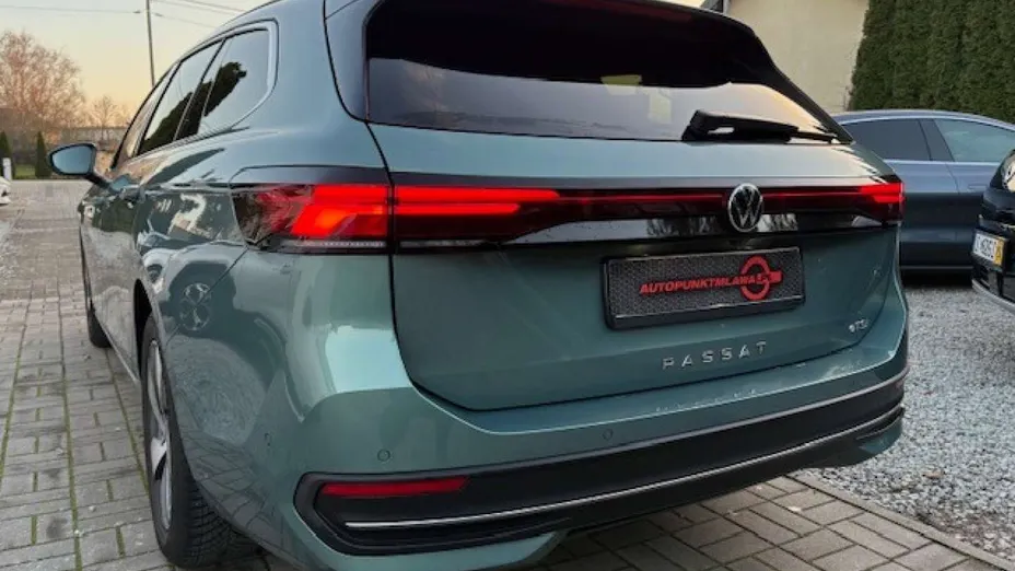 VOLKSWAGEN Passat -