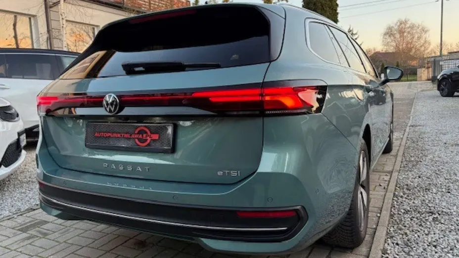 VOLKSWAGEN Passat -