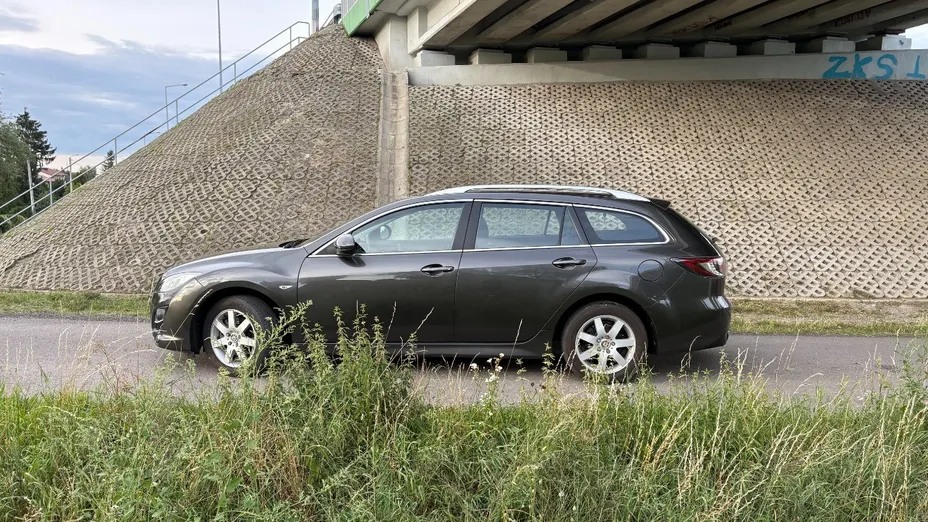 MAZDA 6 -