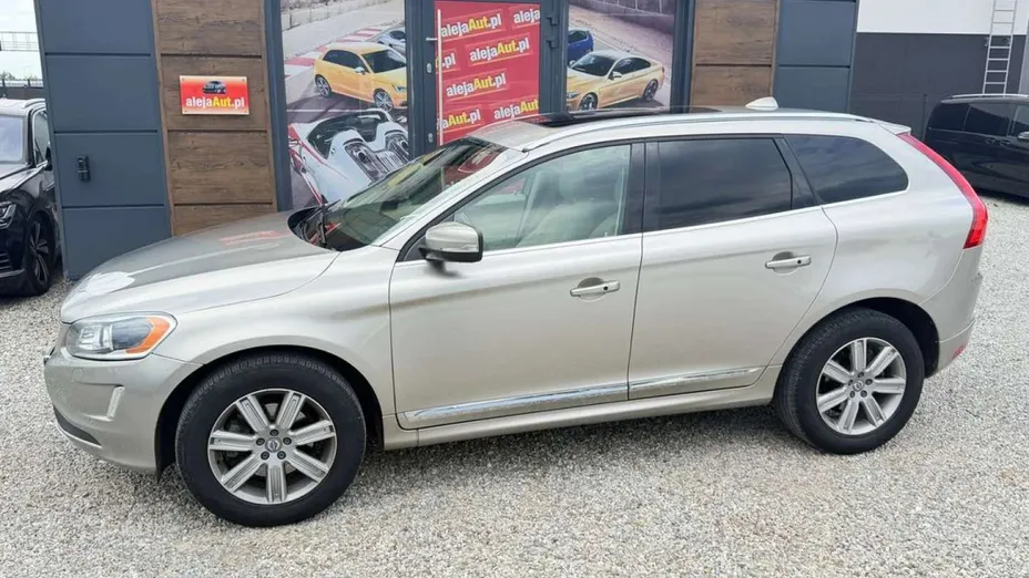 VOLVO XC60 -