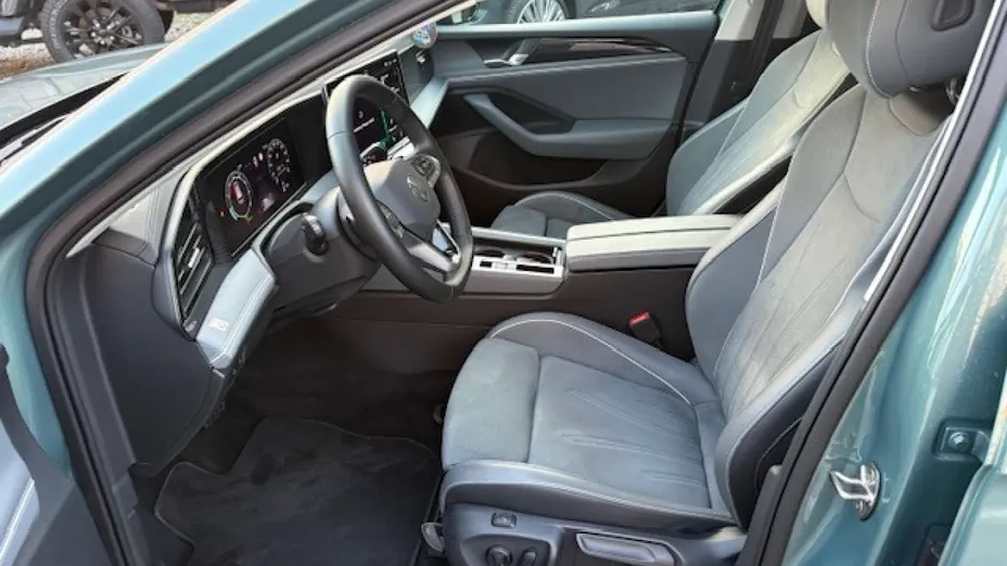 VOLKSWAGEN Passat -