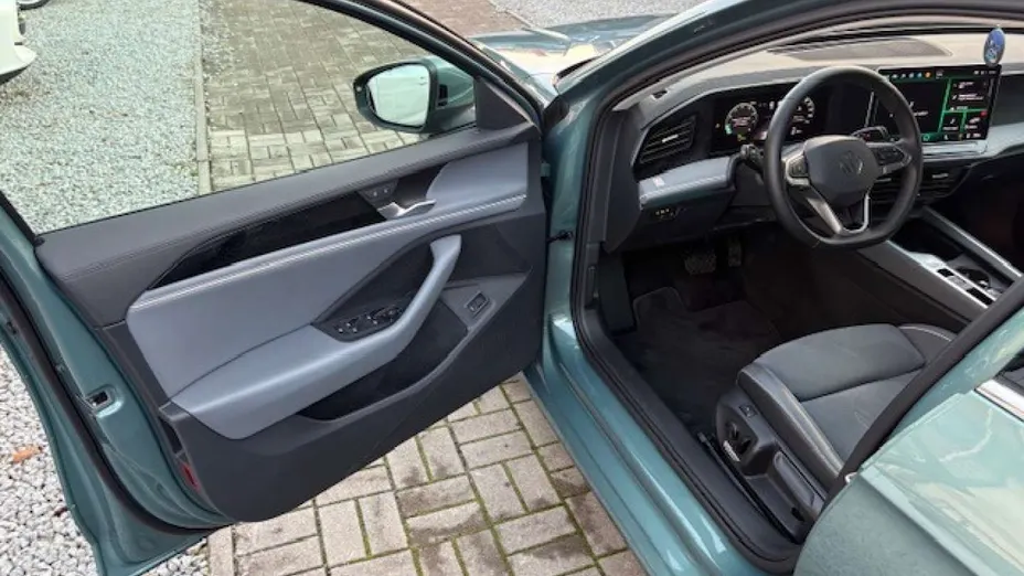 VOLKSWAGEN Passat -
