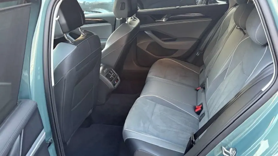 VOLKSWAGEN Passat -