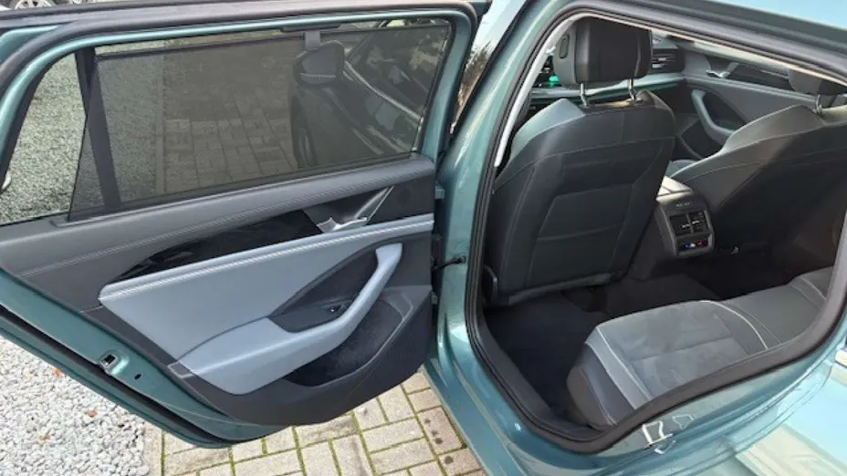 VOLKSWAGEN Passat -