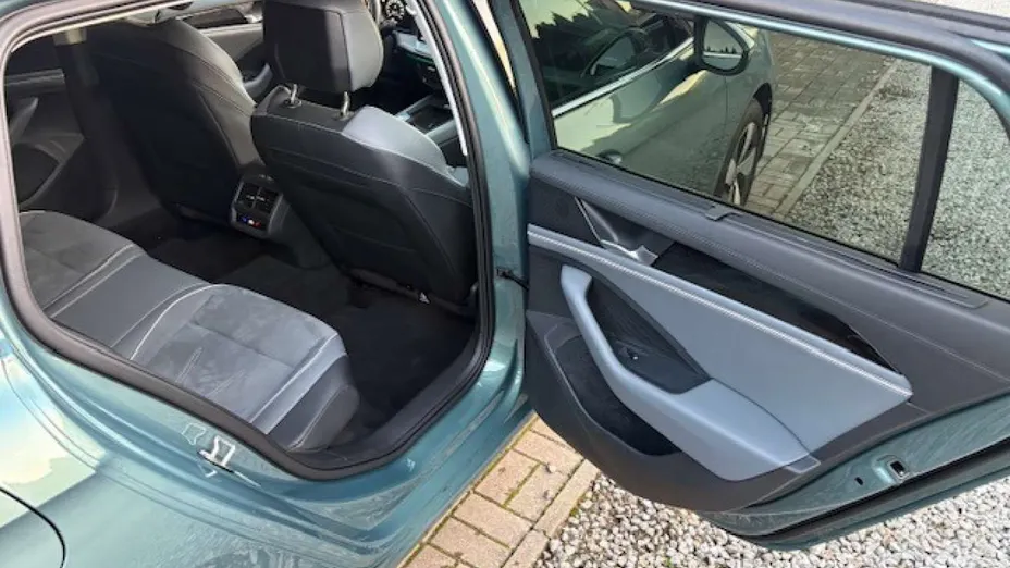 VOLKSWAGEN Passat -