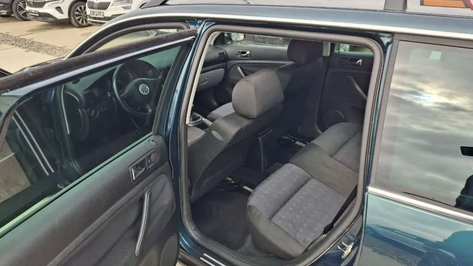 VOLKSWAGEN Passat -