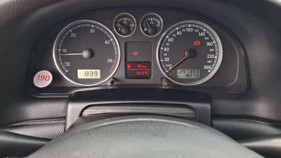 VOLKSWAGEN Passat -