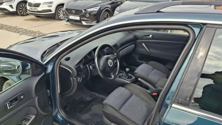 VOLKSWAGEN Passat -