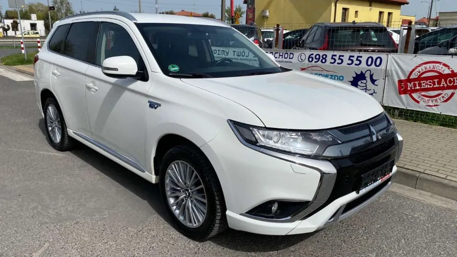 MITSUBISHI Outlander -