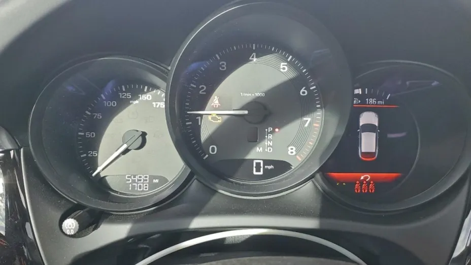 PORSCHE Macan -