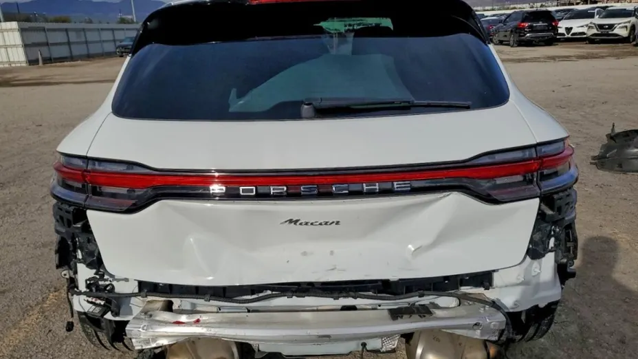 PORSCHE Macan -
