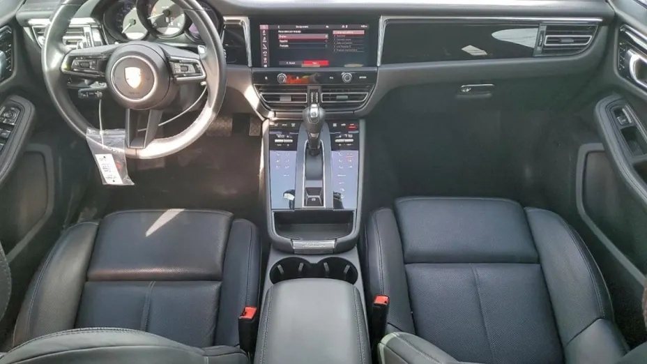 PORSCHE Macan -
