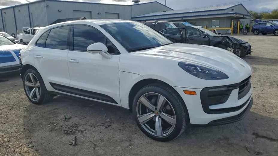 PORSCHE Macan -