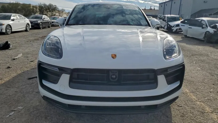 PORSCHE Macan -