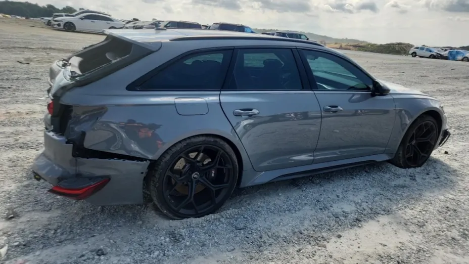 AUDI RS6 Avant -