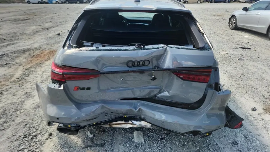 AUDI RS6 Avant -