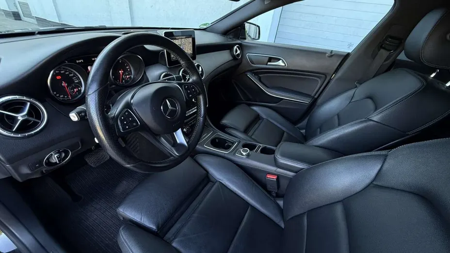 MERCEDES-BENZ CLA -