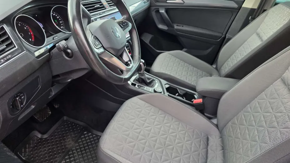 VOLKSWAGEN Tiguan -