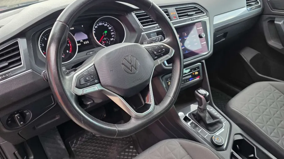 VOLKSWAGEN Tiguan -