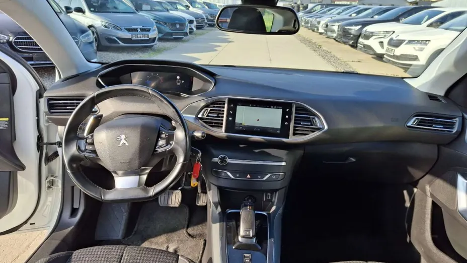 PEUGEOT 308 -