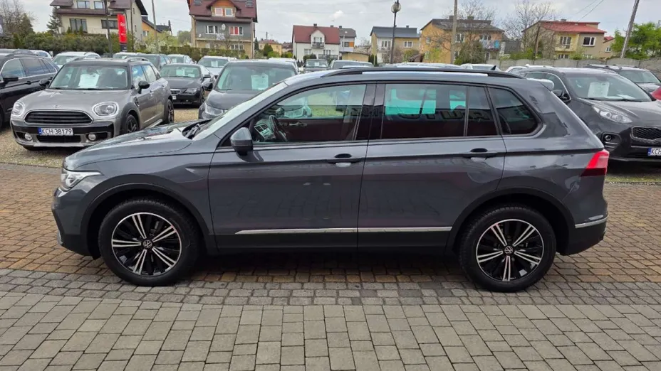 VOLKSWAGEN Tiguan -
