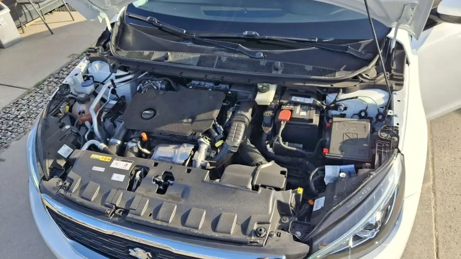 PEUGEOT 308 -