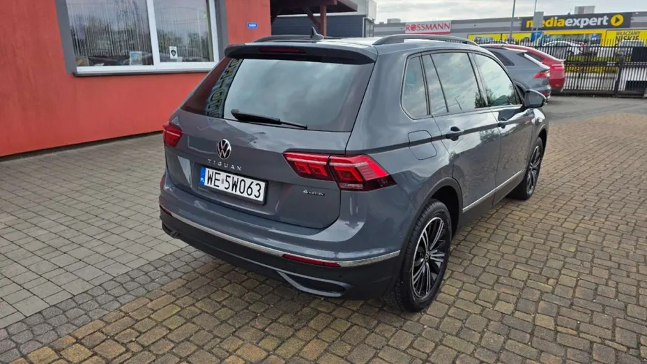 VOLKSWAGEN Tiguan -