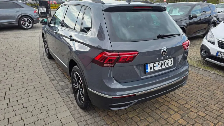 VOLKSWAGEN Tiguan -