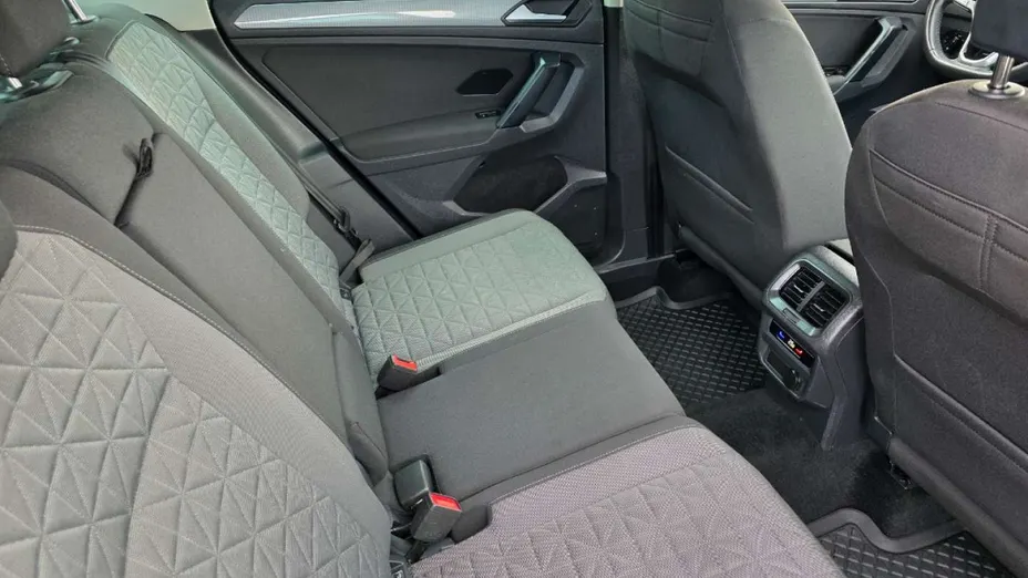 VOLKSWAGEN Tiguan -