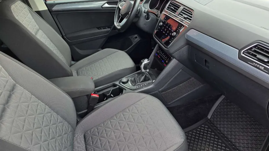 VOLKSWAGEN Tiguan -