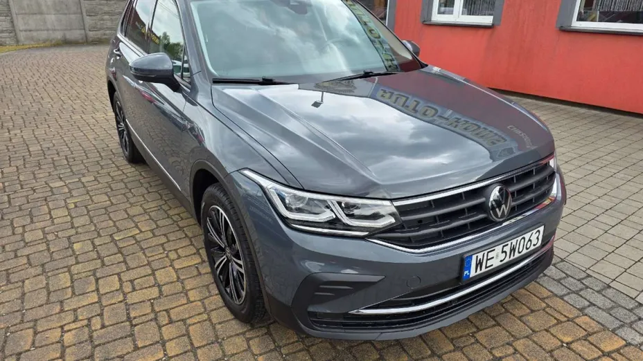 VOLKSWAGEN Tiguan -