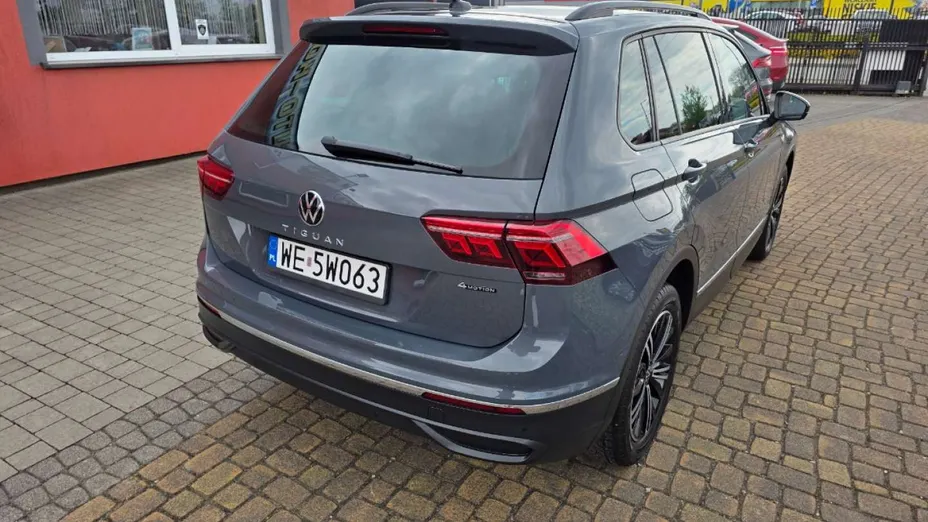 VOLKSWAGEN Tiguan -