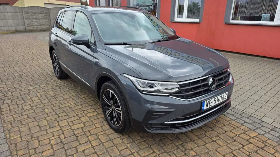VOLKSWAGEN Tiguan -