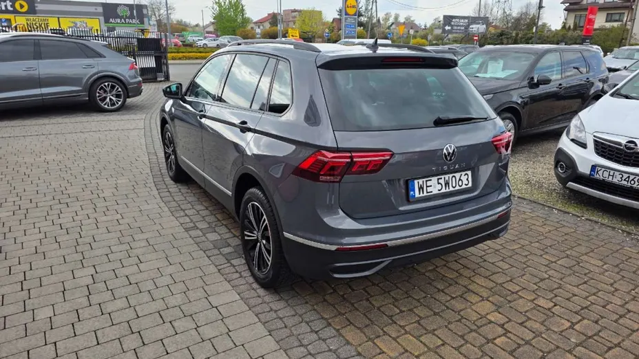 VOLKSWAGEN Tiguan -