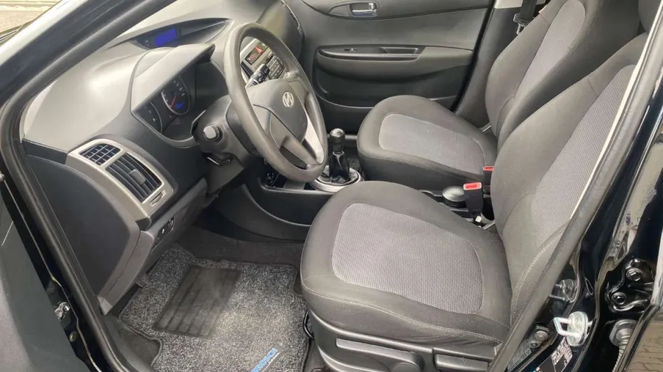 HYUNDAI i20 -