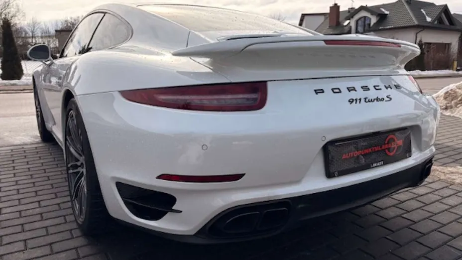 PORSCHE 911 -
