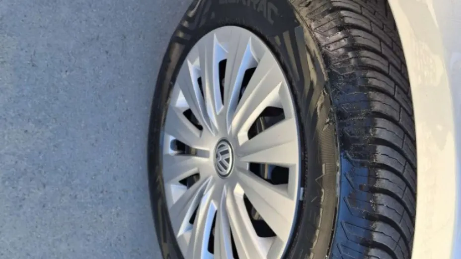 VOLKSWAGEN Golf -