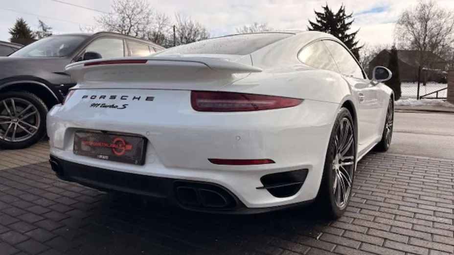PORSCHE 911 -