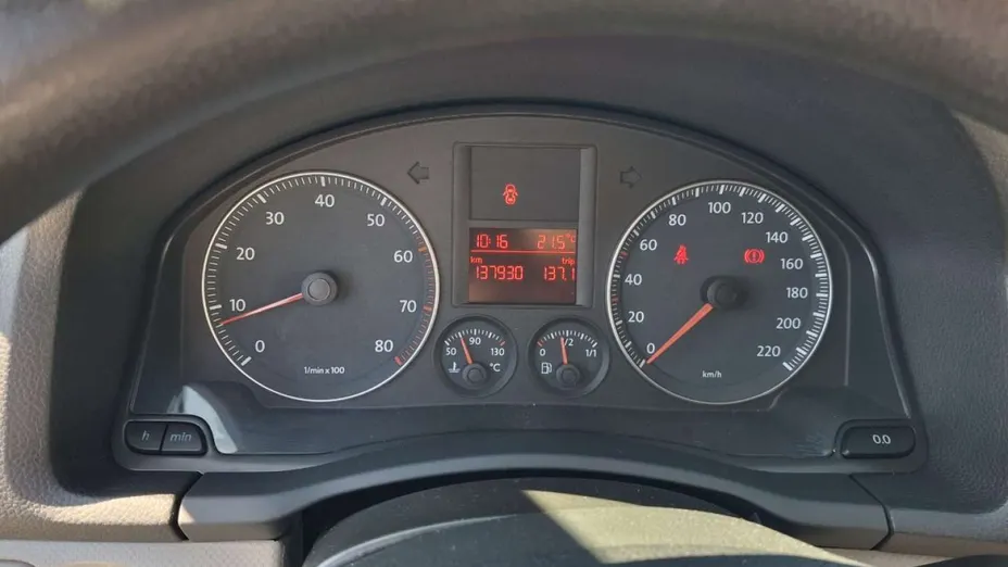 VOLKSWAGEN Golf -