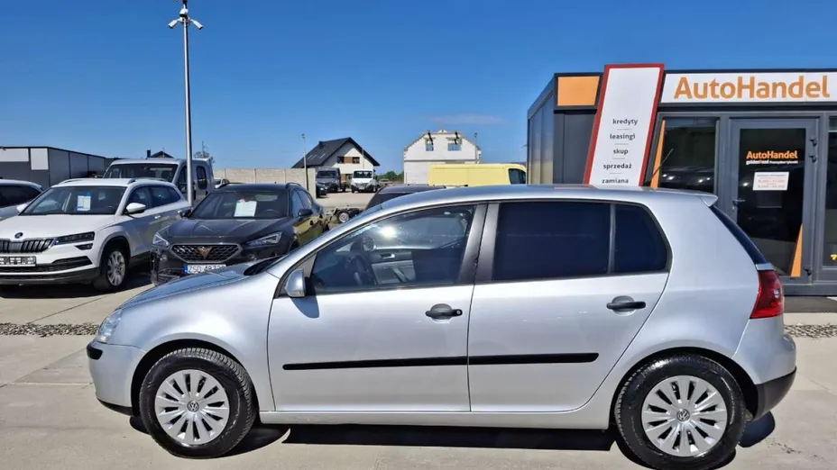 VOLKSWAGEN Golf -