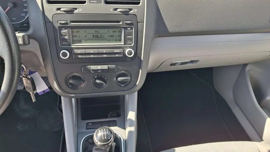 VOLKSWAGEN Golf -
